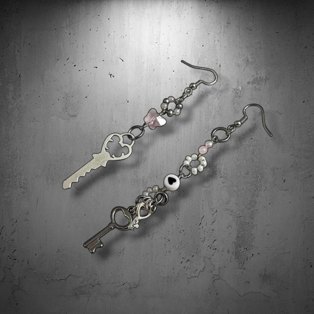 Unique silver key asymmetrical dangle earrings - Picture 3 of 3